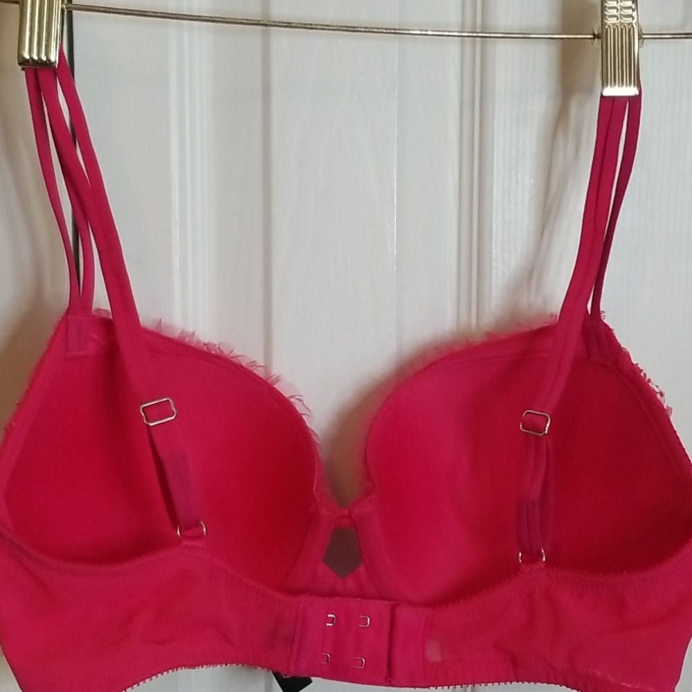 Victoria's Secret Fuschia Very Sexy Push Up Bra - Picture 5 of 7
